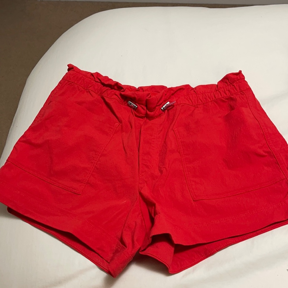 Athleta shorts. Draw string. Cute pockets.